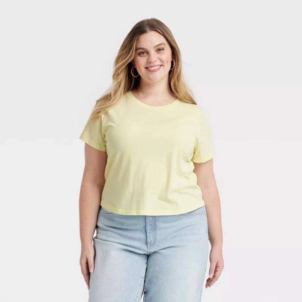Universal Thread Yellow Basic Cropped Short Sleeve T-Shirt
